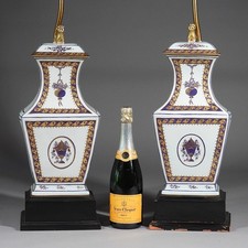 Exceptional! Pr. Mottahedeh Chinese Lowestoft Style Covered Vase Lamps