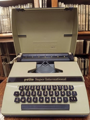 Machine écrire petite - à,