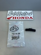 1 bouchon carénage arriere