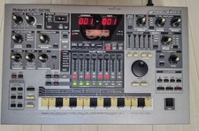 Roland MC-505 Groovebox Synthesizer Silver with Manual & Power Cable, from Japan