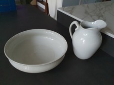 ancienne vasque de toilette en