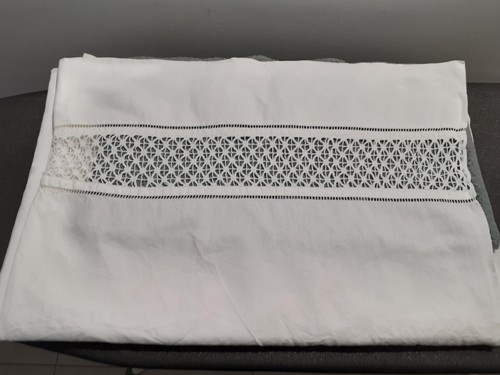 Drap ancien avec frise - , brodée