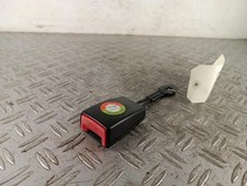 Attache ceinture avant droit