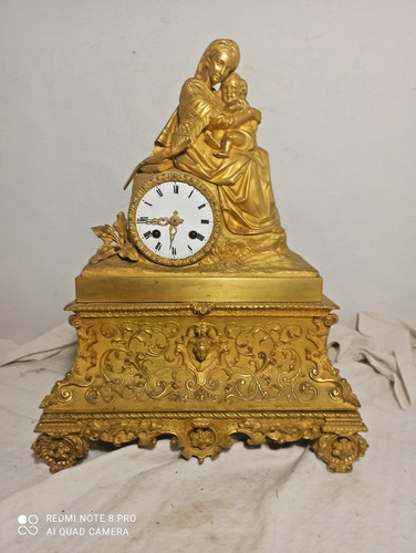 Pendule bronze dore style