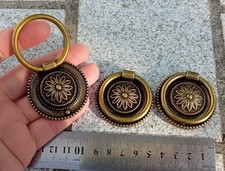 1 POIGNÉE PENDELOQUE en métal jaune DE MEUBLE, d=4,7 cm   N°59C