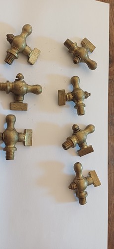 Petit robinet laiton ou - en,