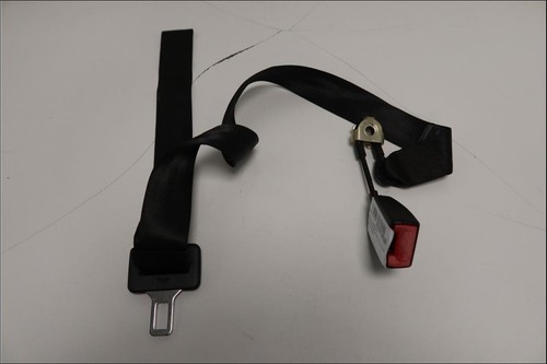 Attache ceinture arriere droit
