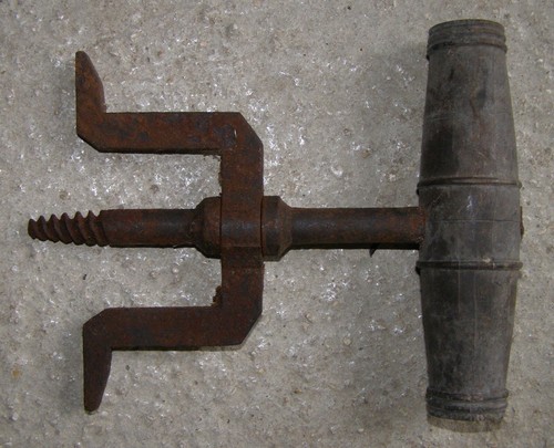 Outil ancien oenologie - o4-,