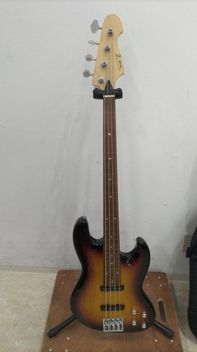 Guitare basse électrique