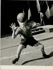 L&#039;enfant au ballon Vintage silver print 18x24 Cir silver print