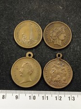 LOT 4 MEDAILLES JETONS -