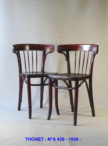 Deux chaises bistrot - , thonet