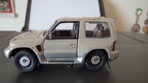 Miniature mitsubishi pajero - miniature,