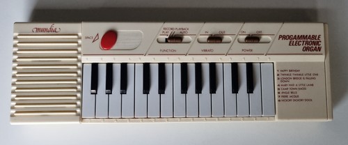Petit synthétiseur vintage