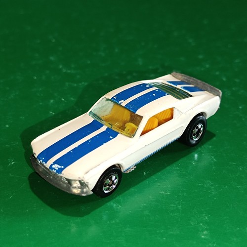 Mustang stocker hot wheels - mustang,