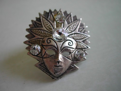 Rare pin bijou masque - rare,