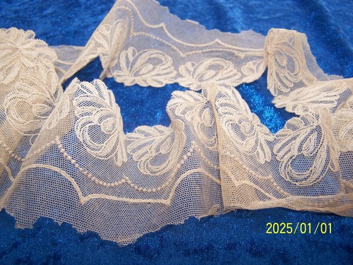 Antique silk thread