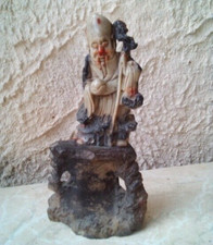 Statuette et son socle en