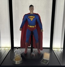 DC Comics Superman Sixth Scale
