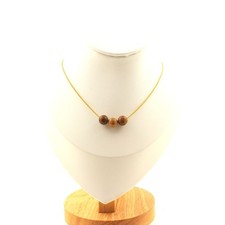 Pierres et Minéraux. Collier 3 perles Bois 8 mm. Chaine en acier doré inoxydabl