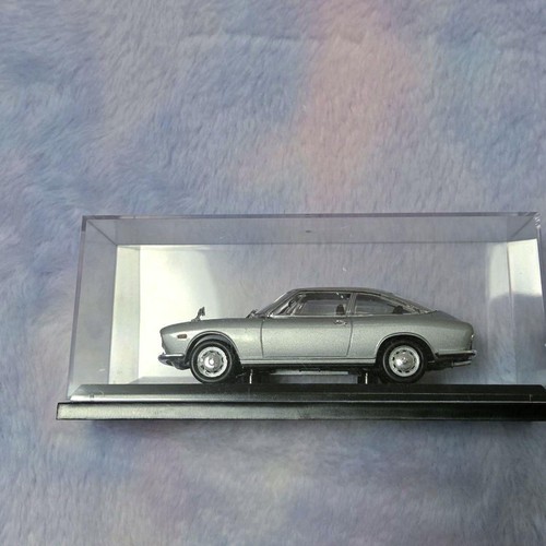 Isuzu 117 coupe mini - coupe, 1/43