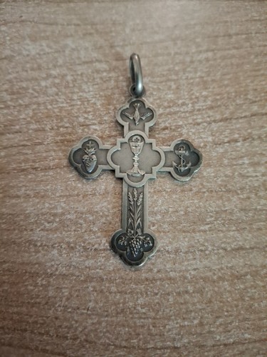 Beau pendentif religieux - pendentif, croix