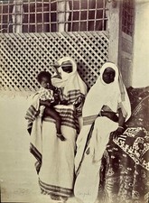 EGYPT Ca 1880 Women and children in front of a moucharabieh