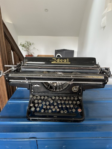 Ideal machine écrire - à,