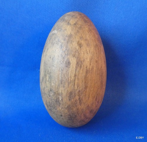 Ancien oeuf bois - oeuf, a