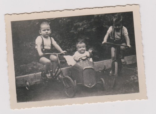 Old photo tricycles - old, 🎞️