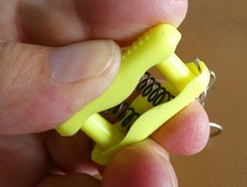 Porte cle mini appareil de musculation, fonctionne....Musclez vous les doigts...