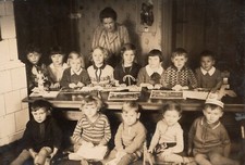 108/618 Photo Im Ak Format Maternelle Année 1929 Poêle en Faïence