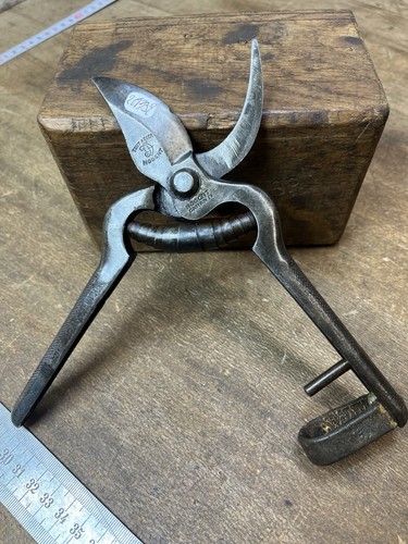 Outil ancien old tool - ,