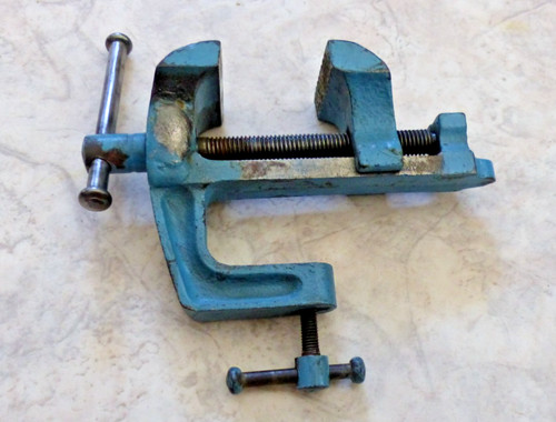 Ancien petit étau fixation - ancien,