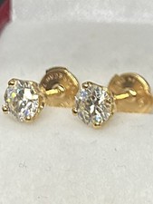 clous puces d'oreilles