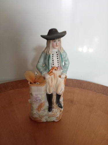 Statuette biscuit 1880 - statuette, en