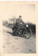ANCIENNE PHOTOGRAPHIE MILITARIA SOLDAT EN UNIFORME SUR SA MOTO