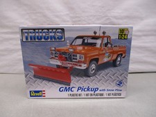 Revell Trucks GMC Pickup with Snow Plow 1/24