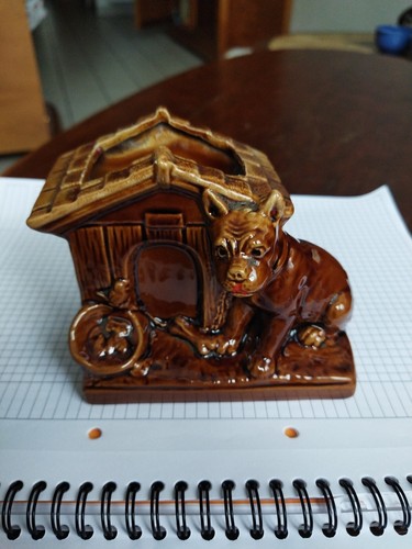 Vase niche avec chien - vase,