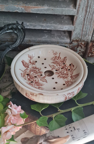 Ancien service toilette - , a