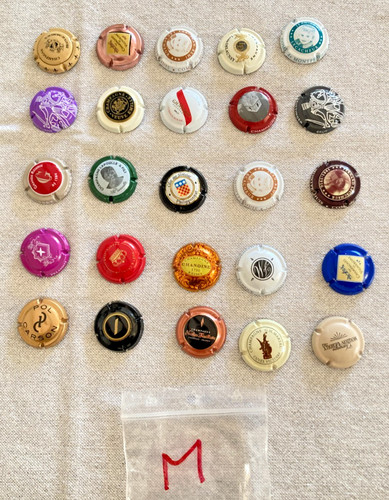 Lot 25 muselets de - 25,
