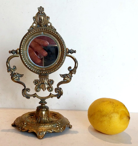 Bronze watch holder pocket
