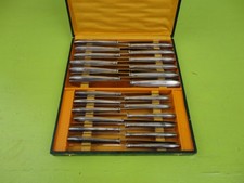 MENAGERE 24 COUTEAUX EN METAL ARGENTE LAMES INOX marque c-v