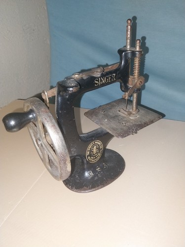 Jouet ancien machine - à, coudre