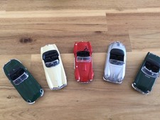 Lot  5 Voitures Cabriolets  1:43: JAGUAR E, AC COBRA, MG B GT, BMW 507, PORSCHE