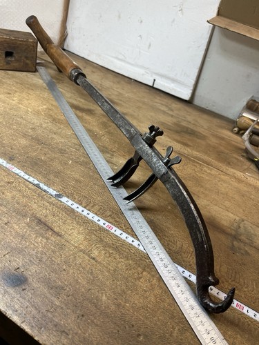 Sabotier forged heel counter