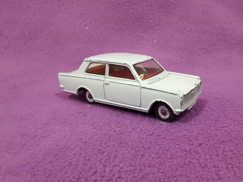 Dinky toys 136 - vauxhall, viva