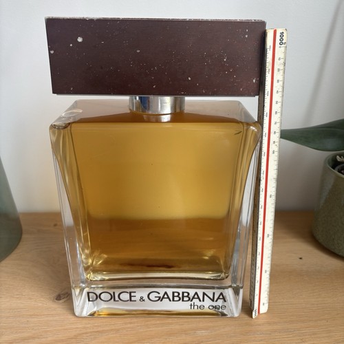 Dolce gabbana factice géant - &,