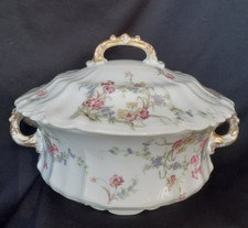 Soupière en porcelaine de Limoges décor œillets myosotis vers 1900