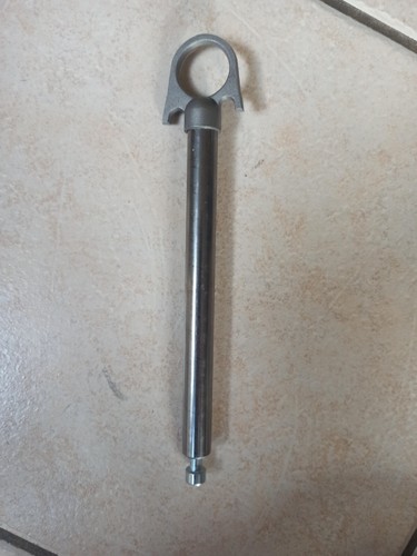 Attache capot tracteur renault - attache,